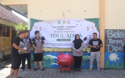 MENELADANI KISAH NABI IBRAHIM DAN ISMAIL AS, SMAN KASIMAN BERKURBAN DUA EKOR SAPI DITAHUN 2025
