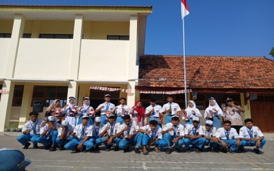 PENYERAHAN PENGHARGAAN UNTUK SISWA SMAN 1 KASIMAN